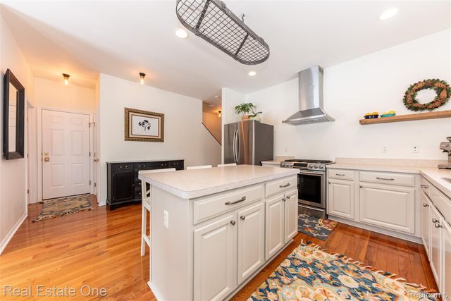 9410 Maple Run Court, Hamburg Township, MI 48169