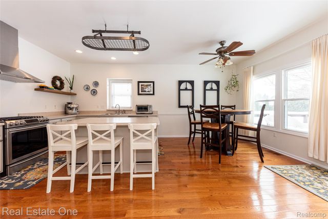 9410 Maple Run Court, Hamburg Township, MI 48169