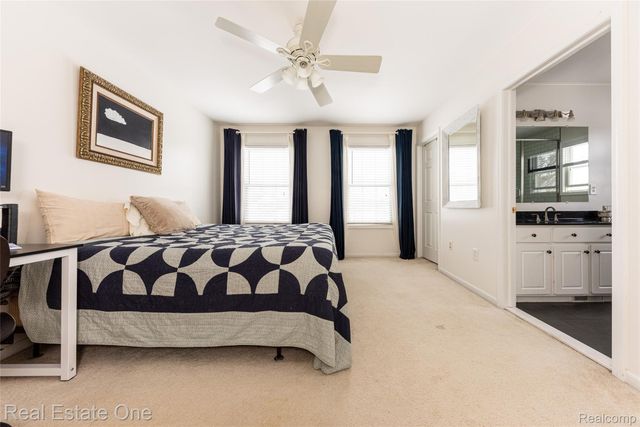 9410 Maple Run Court, Hamburg Township, MI 48169