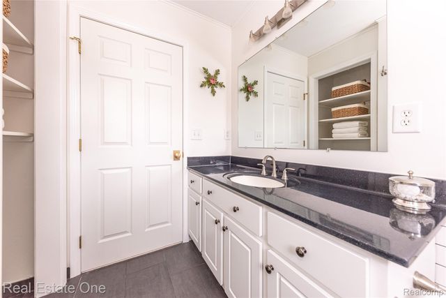 9410 Maple Run Court, Hamburg Township, MI 48169