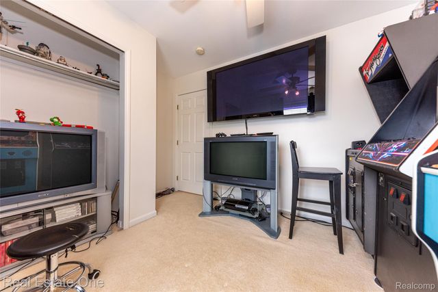 9410 Maple Run Court, Hamburg Township, MI 48169