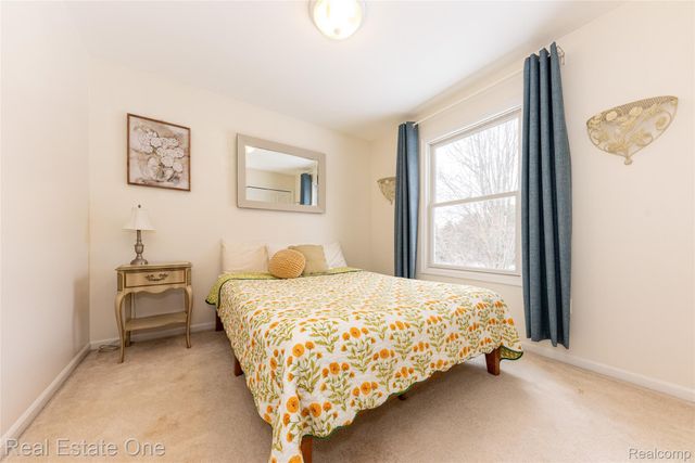 9410 Maple Run Court, Hamburg Township, MI 48169