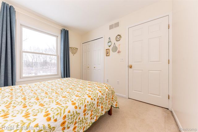 9410 Maple Run Court, Hamburg Township, MI 48169