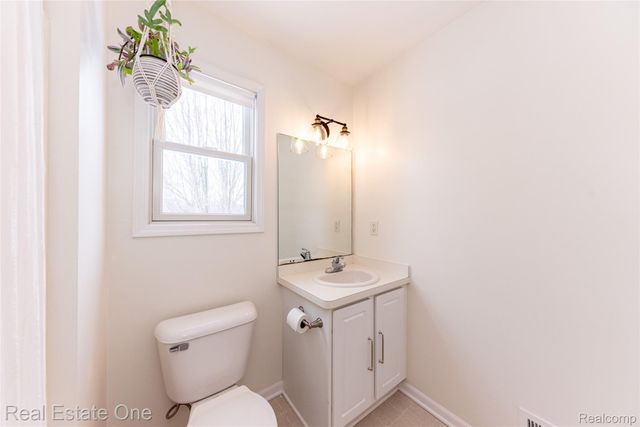 9410 Maple Run Court, Hamburg Township, MI 48169