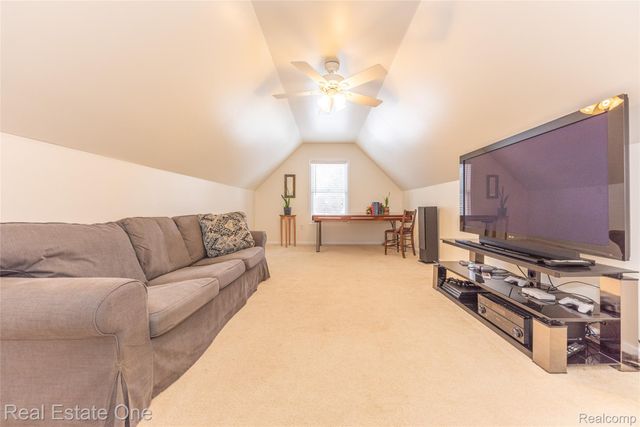 9410 Maple Run Court, Hamburg Township, MI 48169
