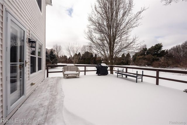 9410 Maple Run Court, Hamburg Township, MI 48169