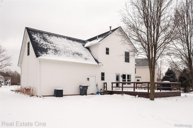 9410 Maple Run Court, Hamburg Township, MI 48169