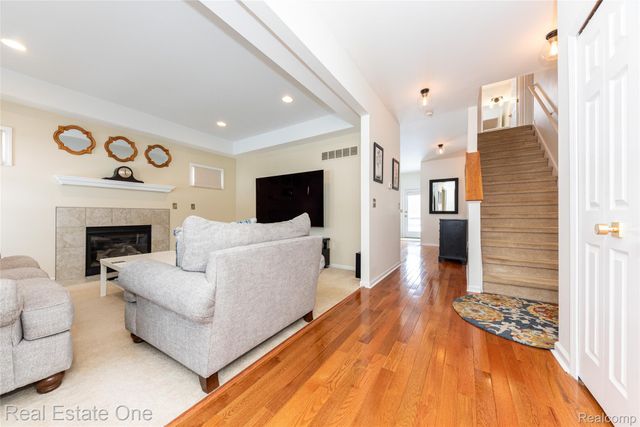 9410 Maple Run Court, Hamburg Township, MI 48169