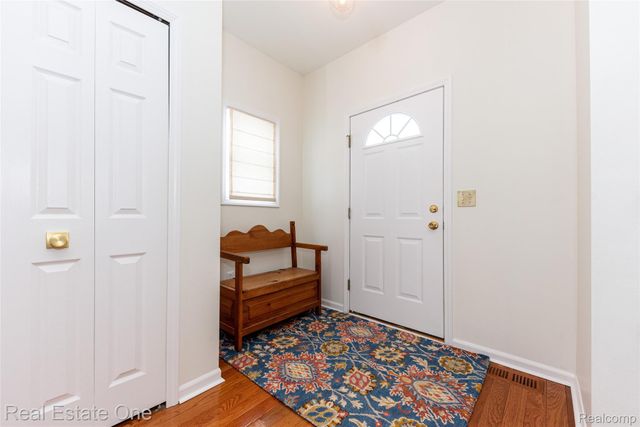 9410 Maple Run Court, Hamburg Township, MI 48169