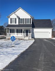 9410 Maple Run Court, Hamburg Township, MI 48169