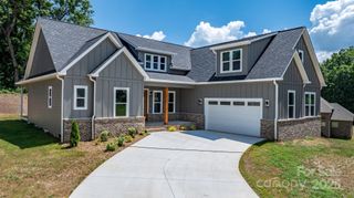 3733 Whitney Drive NE, Hickory, NC 28601