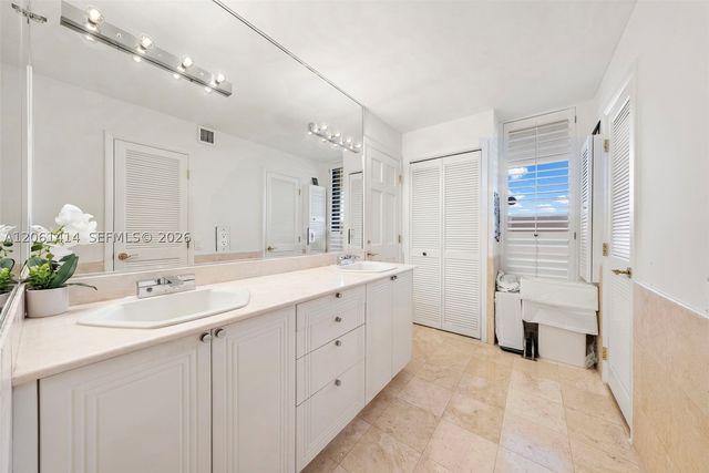 2575 S Bayshore Dr 11B, Miami, FL 33133