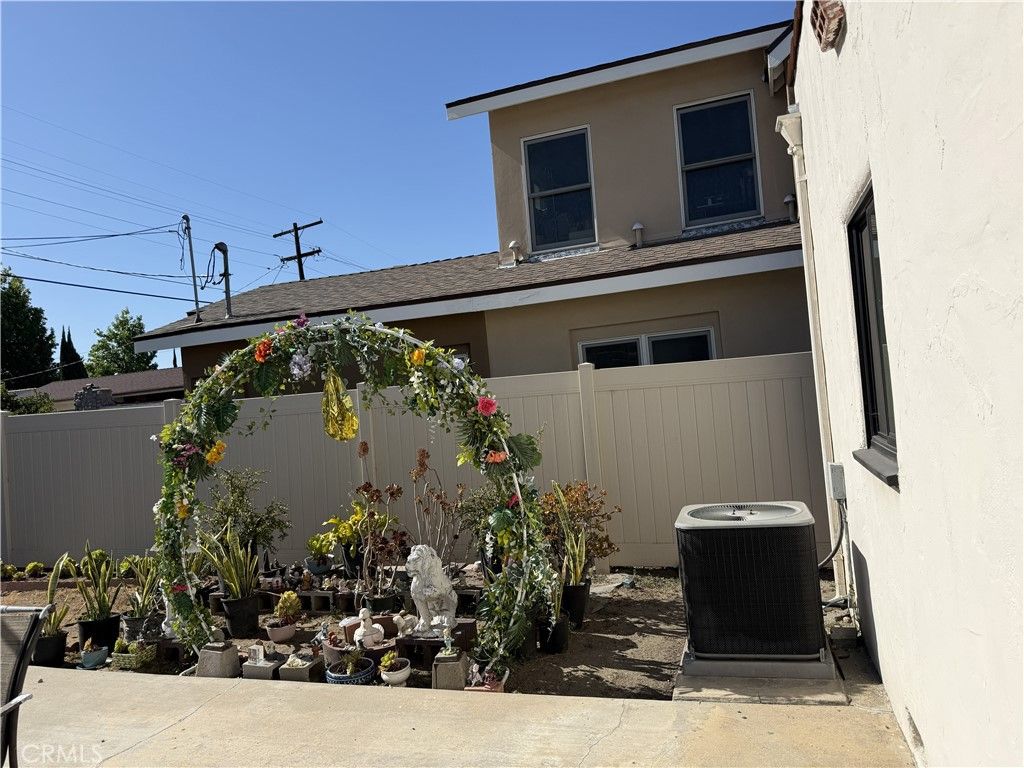 Image 2 of property listing at 922 N Jackson, Glendale, CA 91207