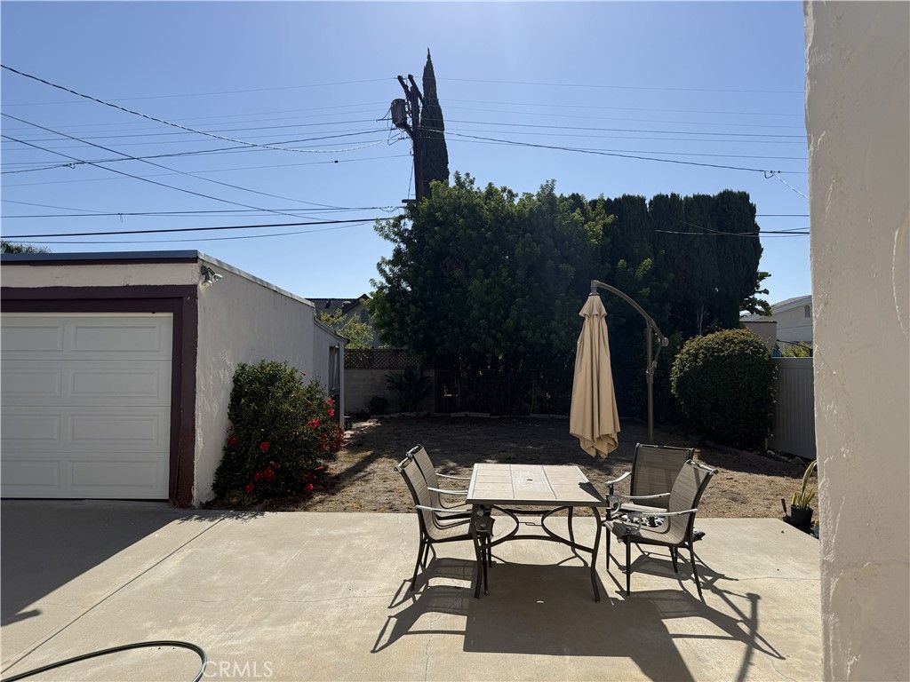 Image 3 of property listing at 922 N Jackson, Glendale, CA 91207