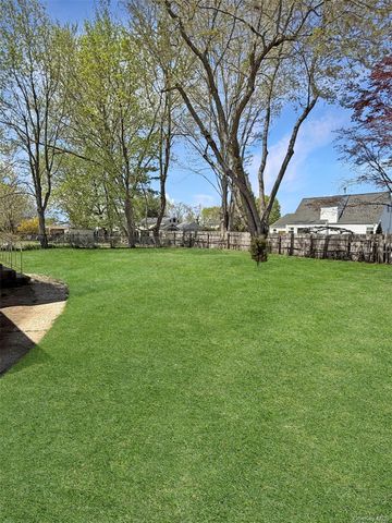 13 Winston Lane, Port Jefferson Station, NY 11776
