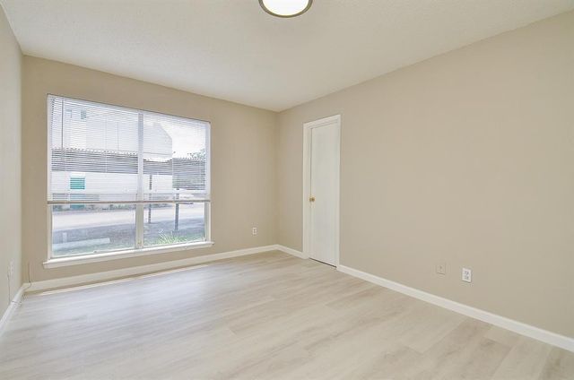 1950 Spenwick Drive 302, Houston, TX 77055