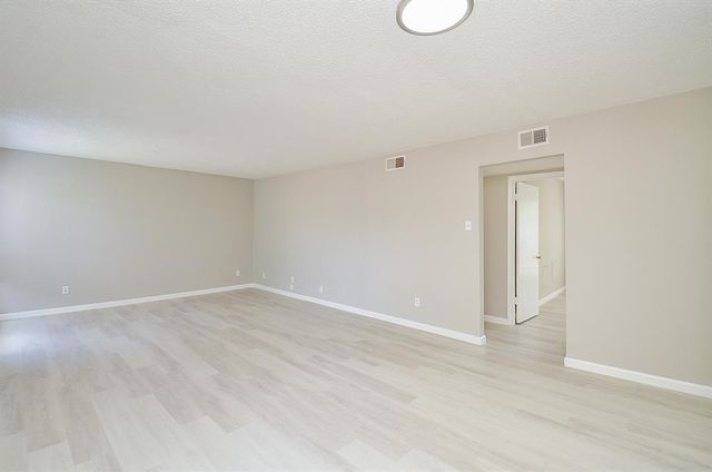 1950 Spenwick Drive 302, Houston, TX 77055