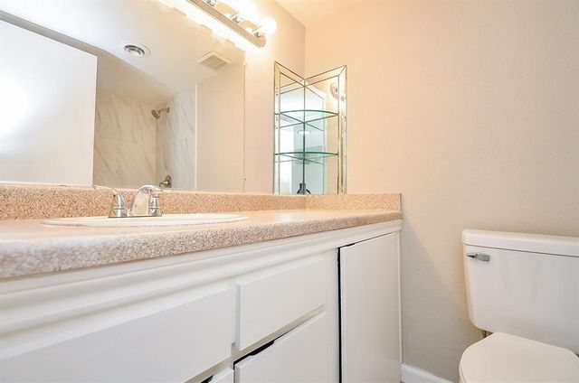 1950 Spenwick Drive 302, Houston, TX 77055