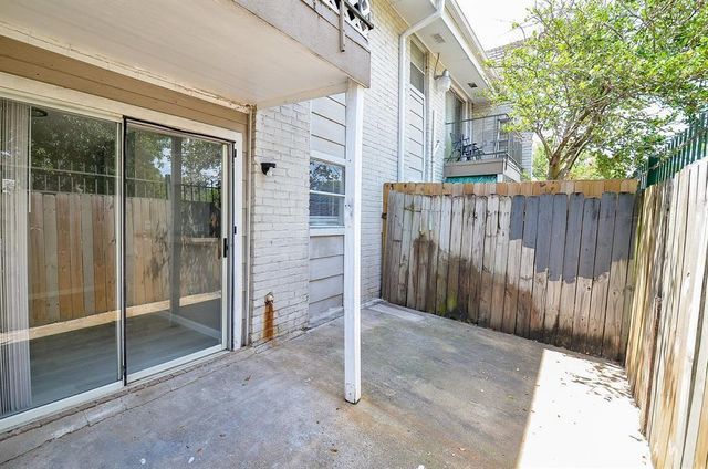 1950 Spenwick Drive 302, Houston, TX 77055