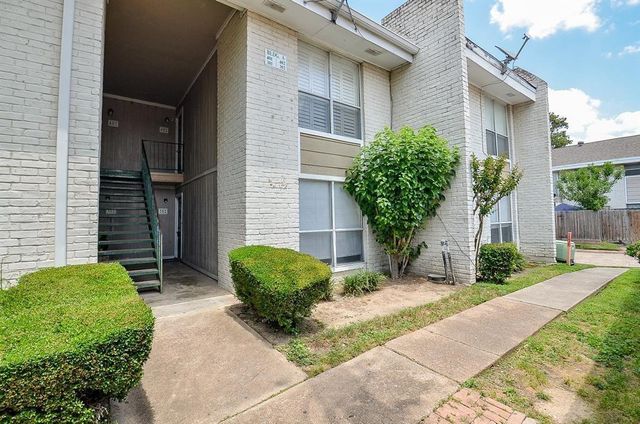 1950 Spenwick Drive 302, Houston, TX 77055