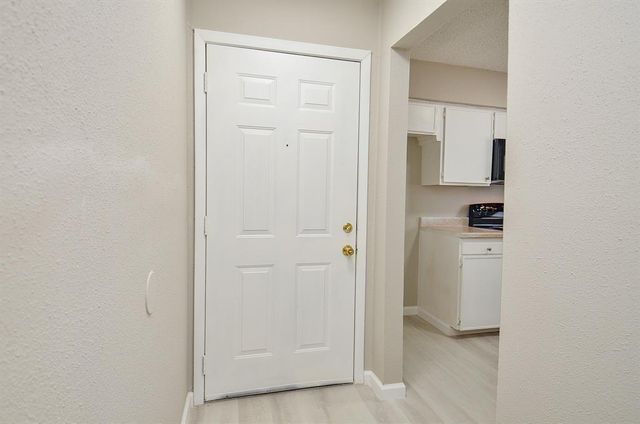 1950 Spenwick Drive 302, Houston, TX 77055