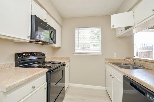 1950 Spenwick Drive 302, Houston, TX 77055