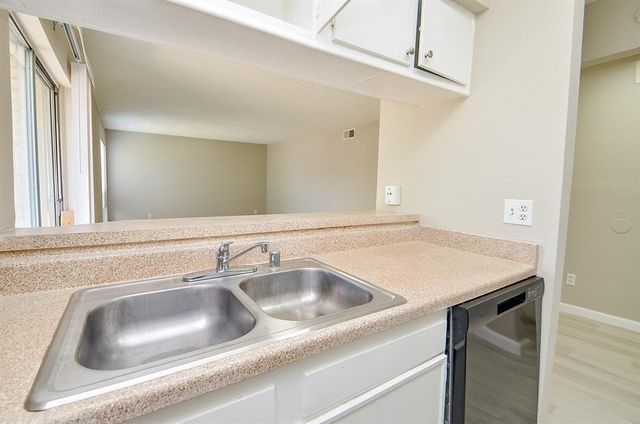 1950 Spenwick Drive 302, Houston, TX 77055