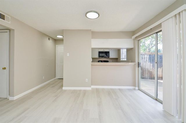 1950 Spenwick Drive 302, Houston, TX 77055