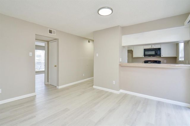 1950 Spenwick Drive 302, Houston, TX 77055
