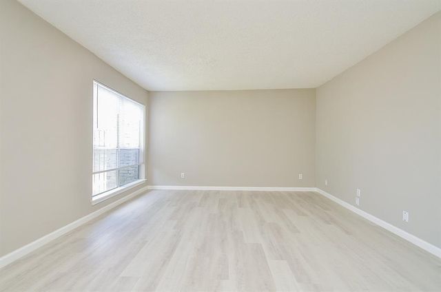1950 Spenwick Drive 302, Houston, TX 77055