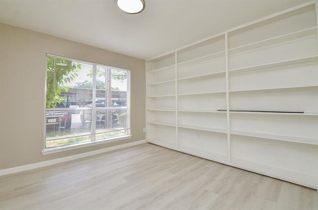 1950 Spenwick Drive 302, Houston, TX 77055