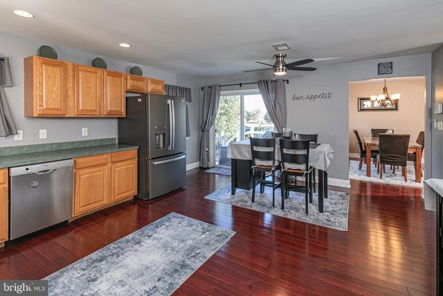 13 SETTER PL, Kendall Park, NJ 08824