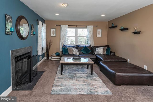 13 SETTER PL, Kendall Park, NJ 08824