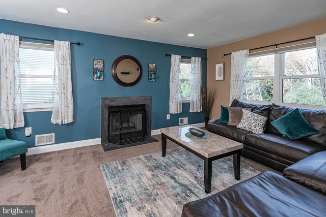 13 SETTER PL, Kendall Park, NJ 08824