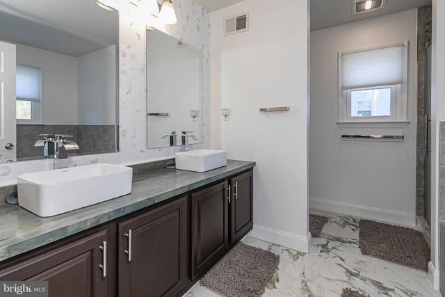 13 SETTER PL, Kendall Park, NJ 08824