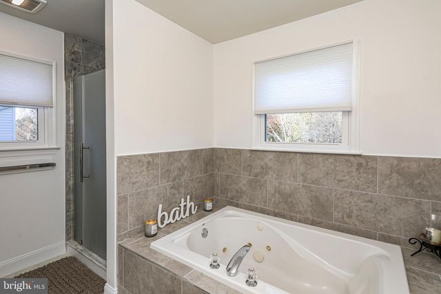 13 SETTER PL, Kendall Park, NJ 08824