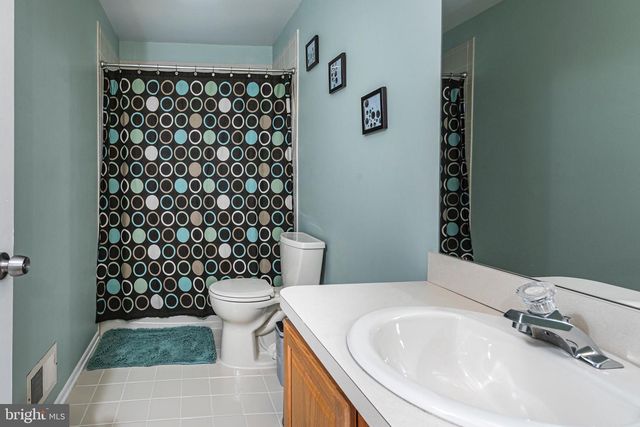 13 SETTER PL, Kendall Park, NJ 08824