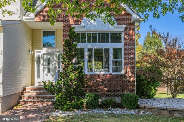 13 SETTER PL, Kendall Park, NJ 08824