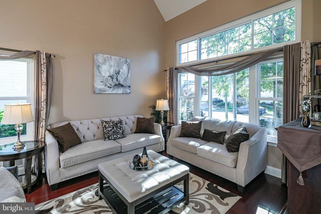 13 SETTER PL, Kendall Park, NJ 08824