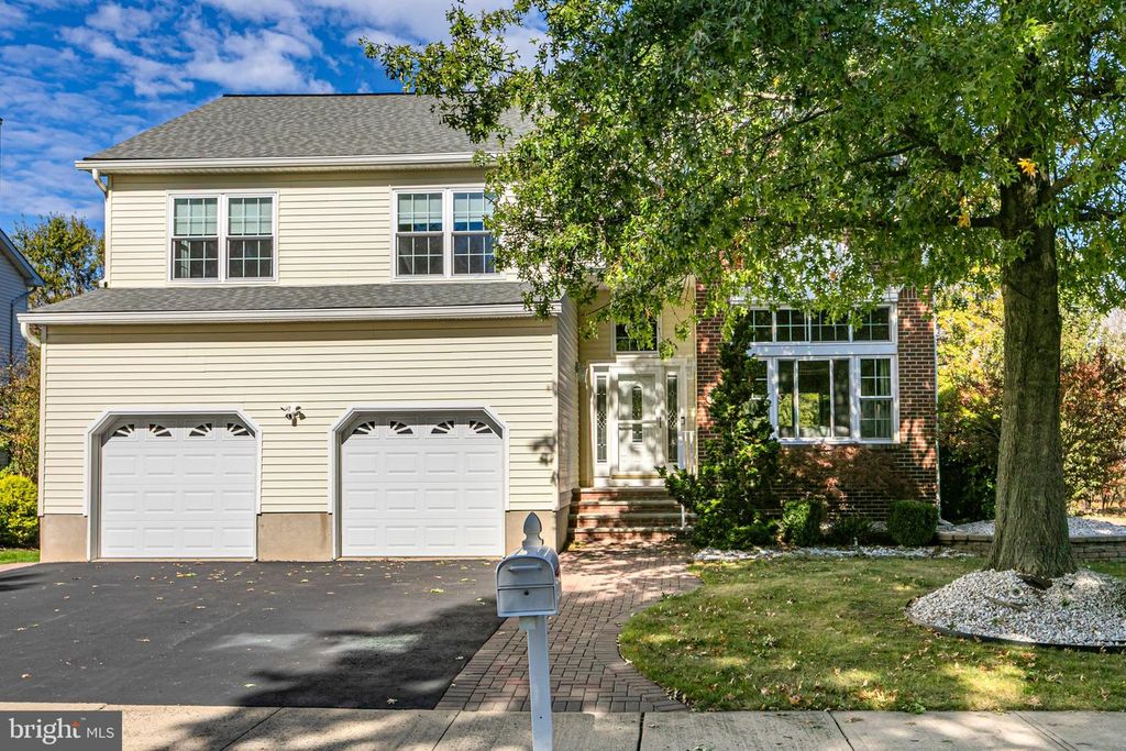 13 SETTER PL, Kendall Park, NJ 08824