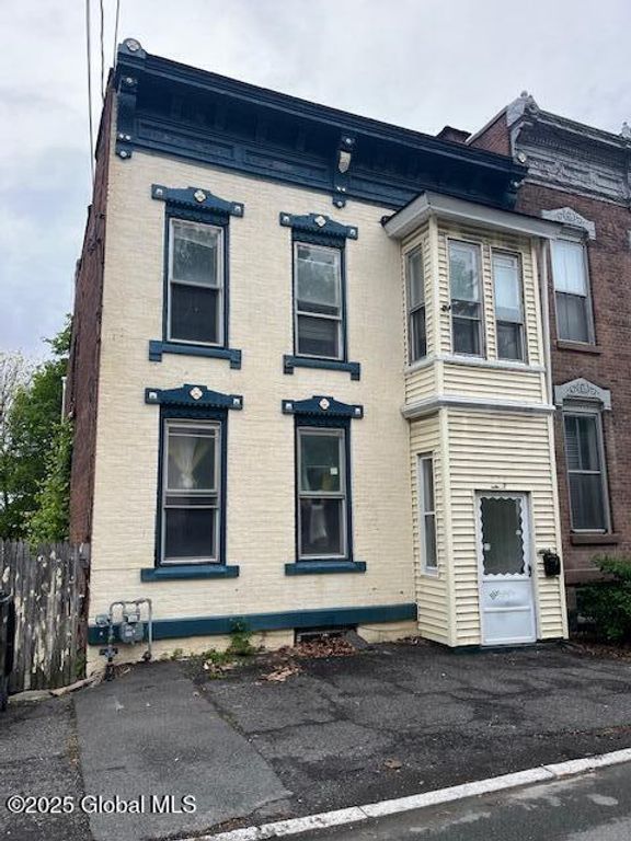 201 10th Street, Troy, NY 12180