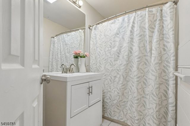 22 Sturgis Rd, Edison Twp., NJ 08817