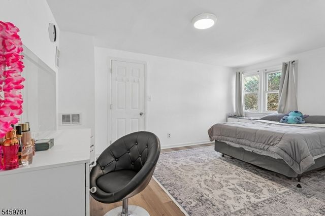 22 Sturgis Rd, Edison Twp., NJ 08817