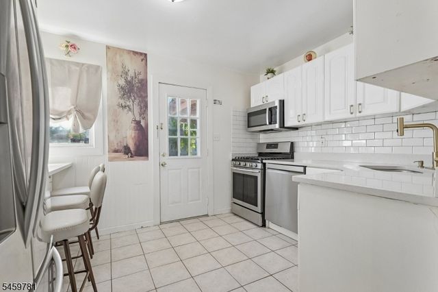 22 Sturgis Rd, Edison Twp., NJ 08817
