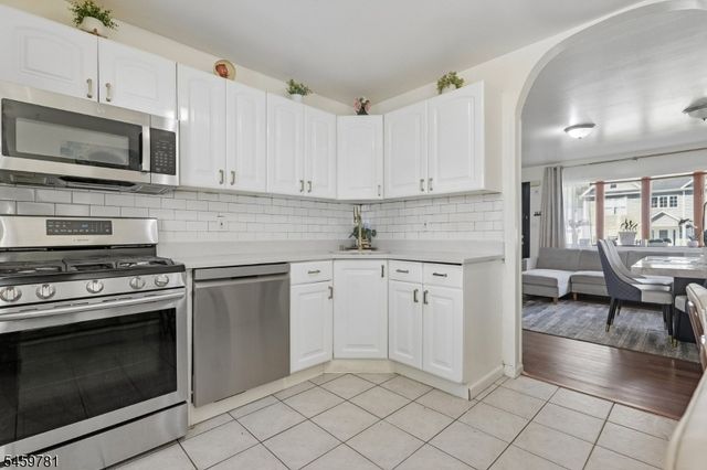 22 Sturgis Rd, Edison Twp., NJ 08817