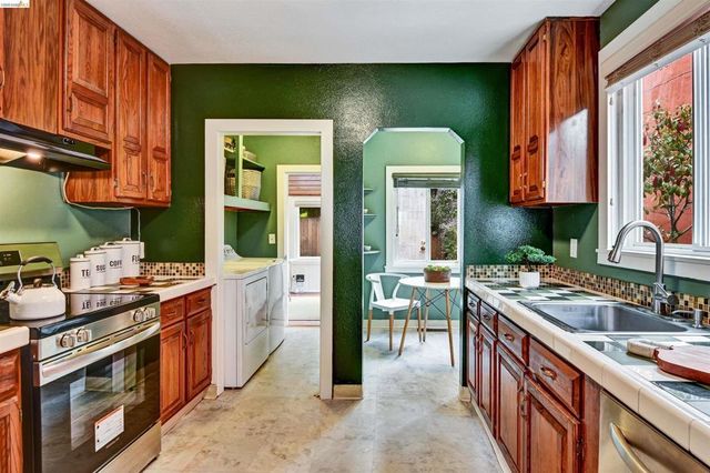 6236 6236 Laird Ave, Oakland, CA 94605