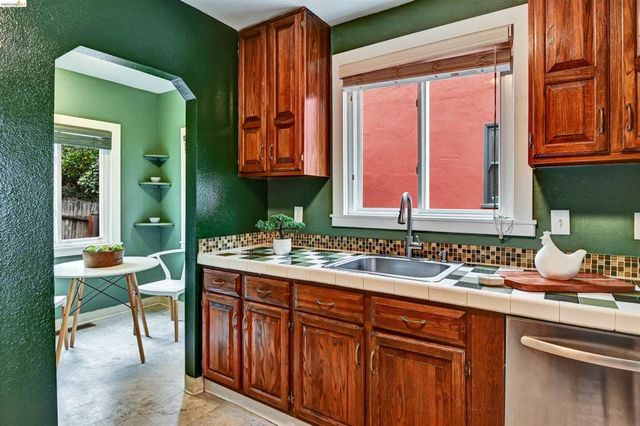 6236 6236 Laird Ave, Oakland, CA 94605