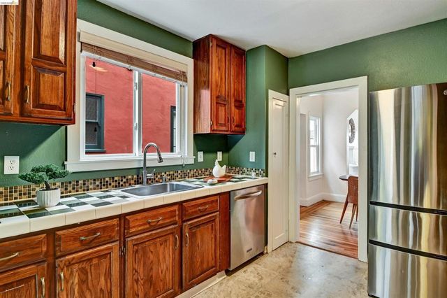 6236 6236 Laird Ave, Oakland, CA 94605