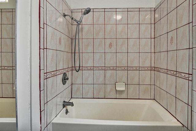 6236 6236 Laird Ave, Oakland, CA 94605