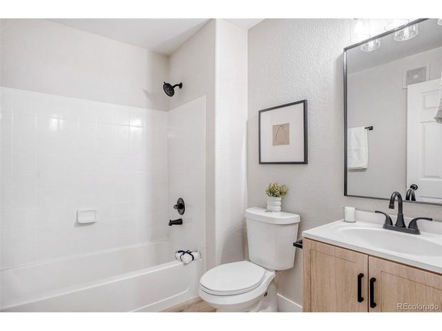 5255 Memphis St 1-121, Denver, CO 80239